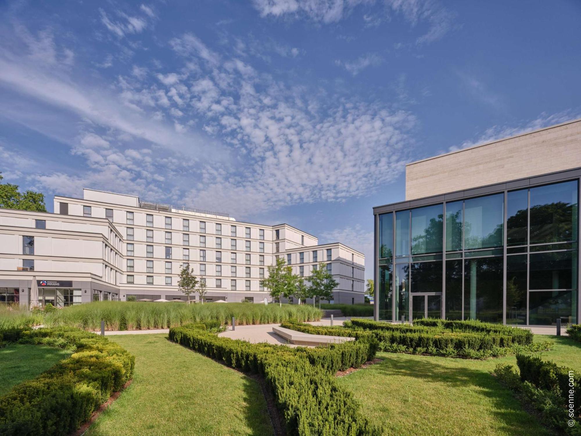 Dorint Parkhotel Frankfurt / Bad Vilbel Exteriör bild